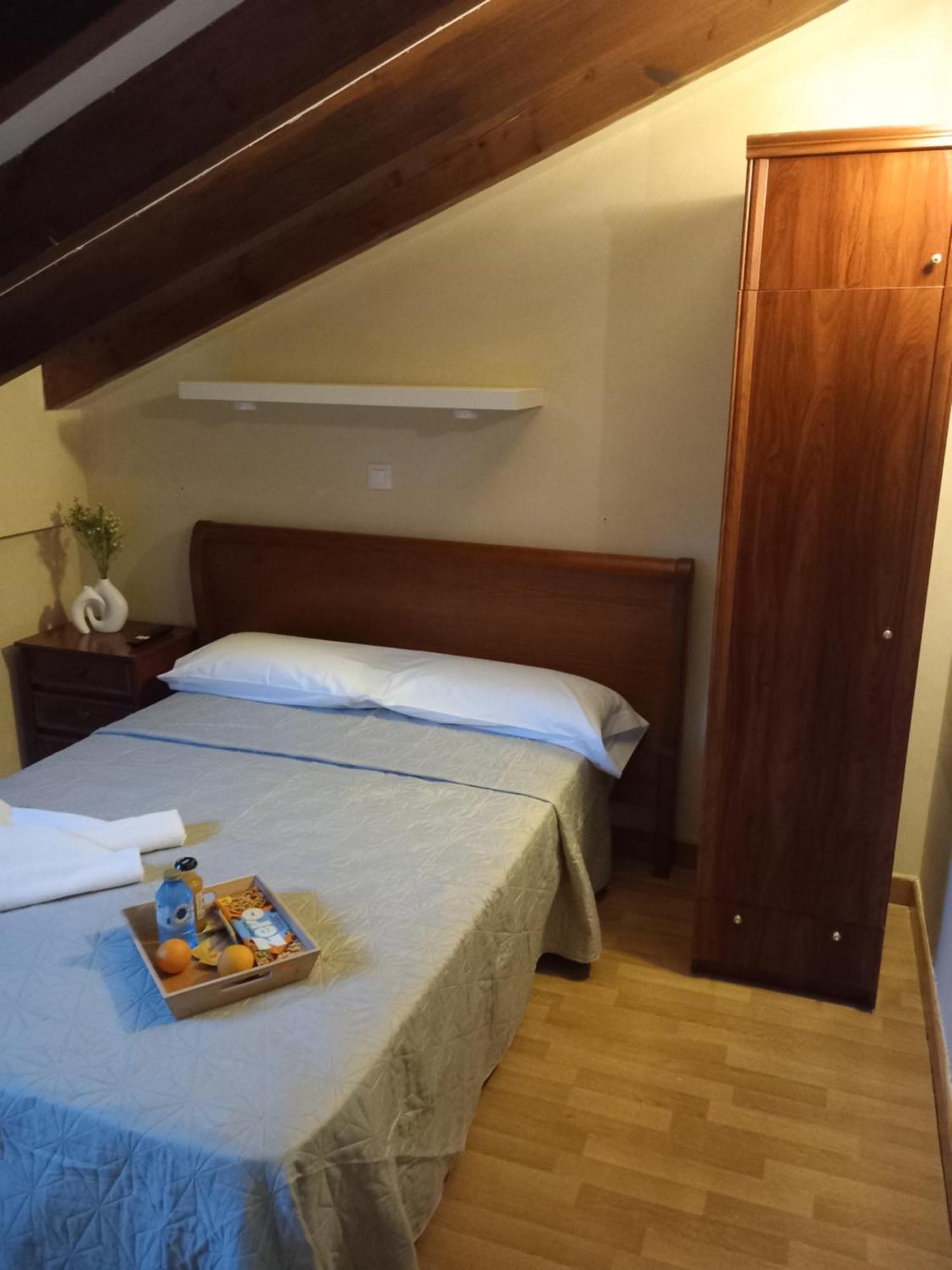 Hosteria Rio Negro Barcena de Cicero Bagian luar foto