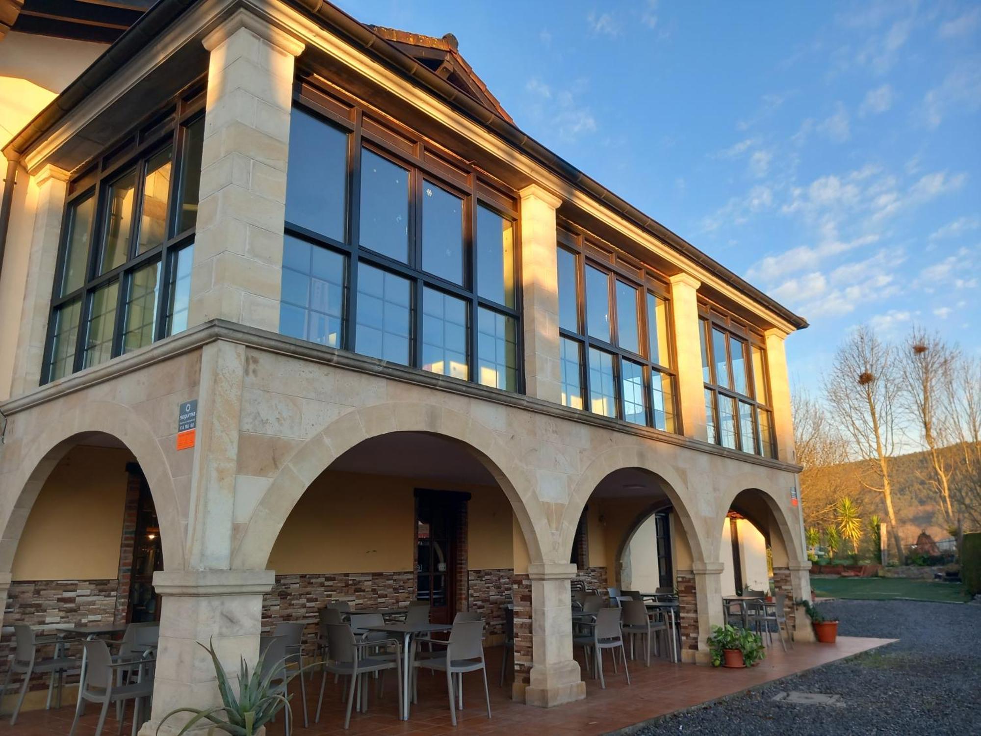 Hosteria Rio Negro Barcena de Cicero Bagian luar foto